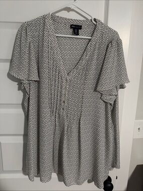 JNY Cream Polka Dot Flutter Sleeve Blouse